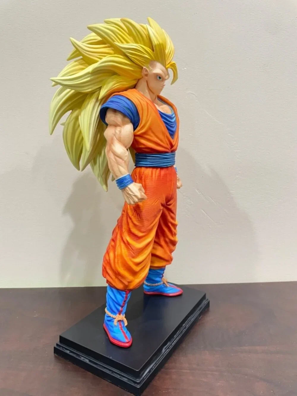 Dragon Ball Son Goku Figure Statue Base Super Saiyan 3 Anime Gift Golden Hair